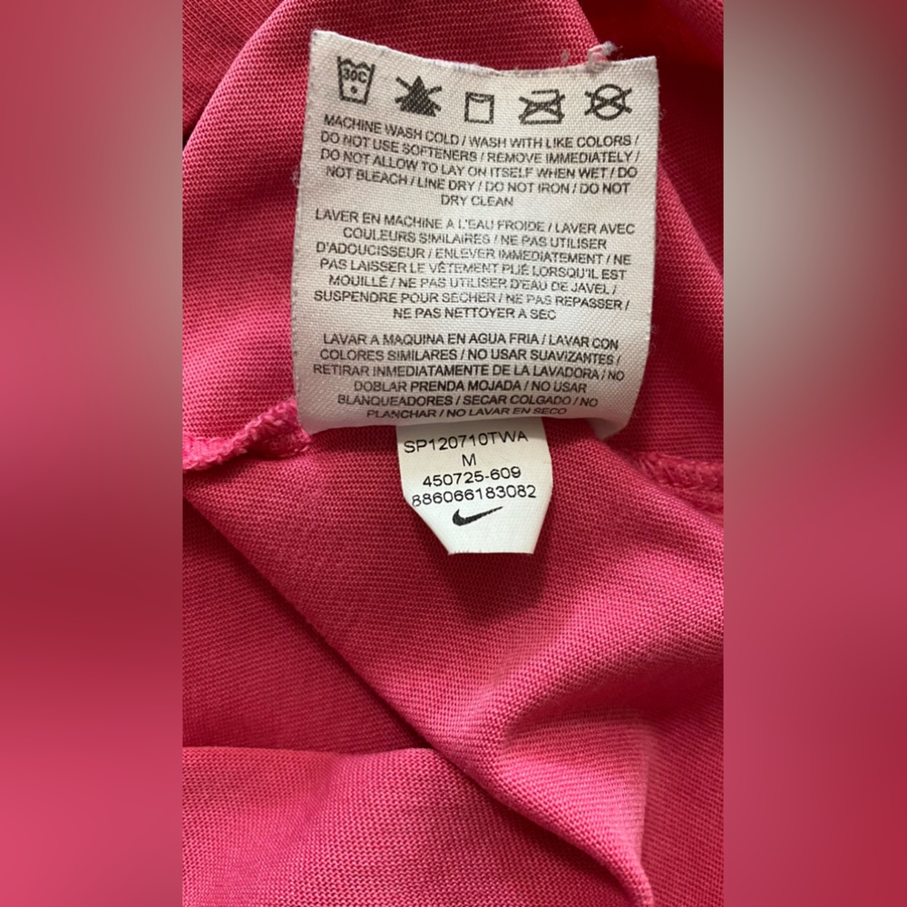 Nike women’s V-neck, pink T-shirt slim fit, medium - Picture 6 of 6